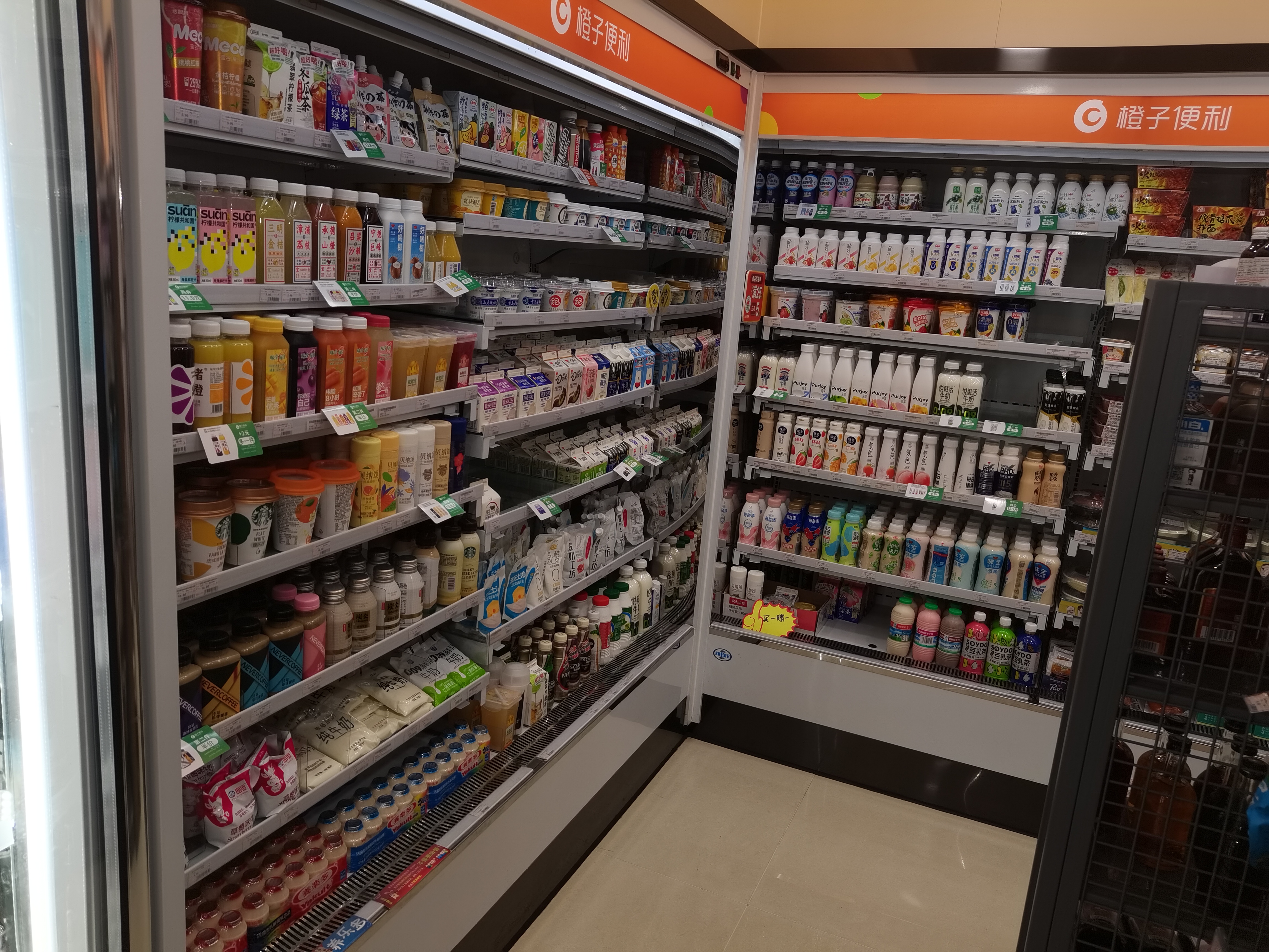 How should supermarkets choose refrigerators?