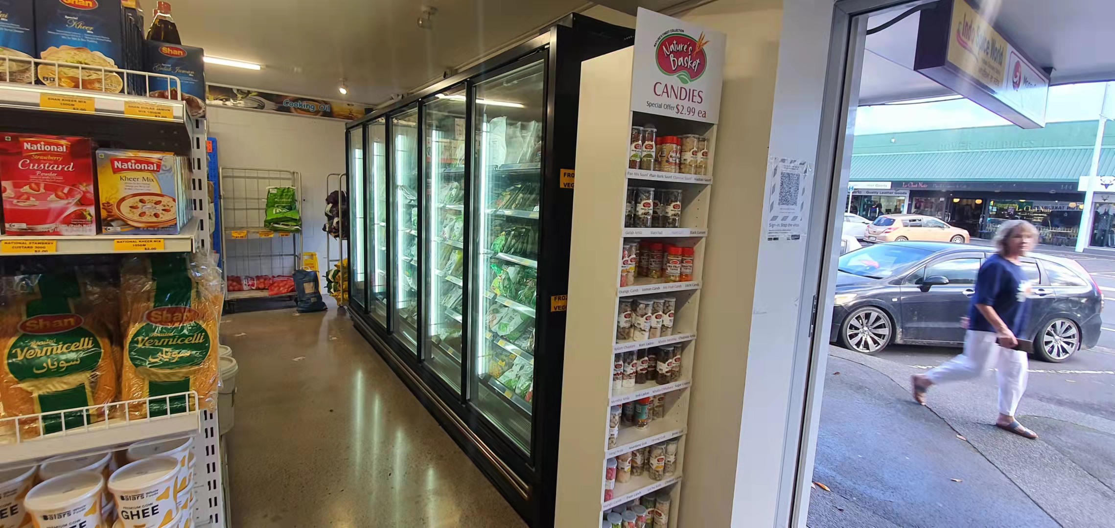 What should be paid attention to when supermarket refrigerators arrive?